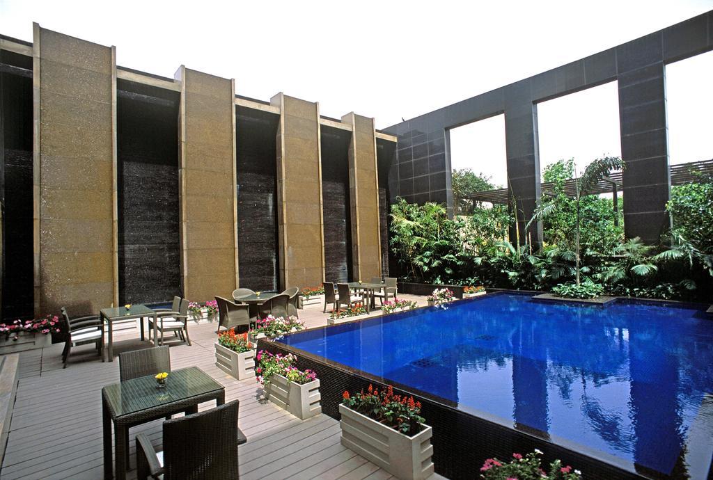 Hotel Radisson Noida Zewnętrze zdjęcie