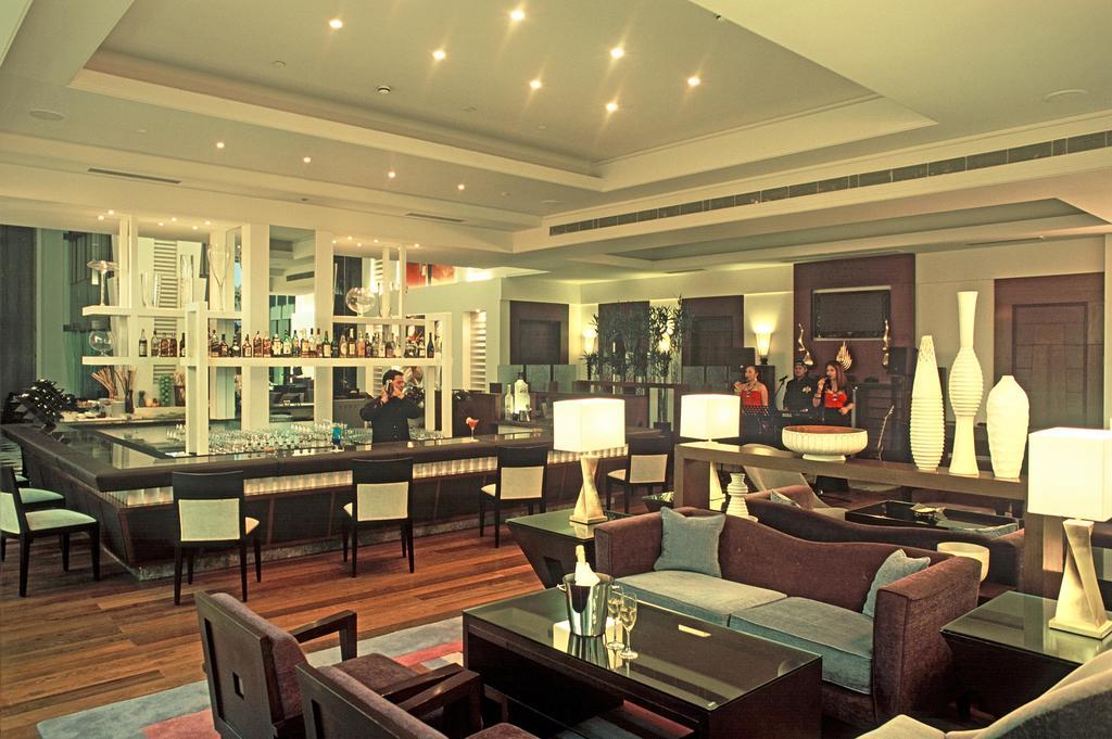 Hotel Radisson Noida Zewnętrze zdjęcie