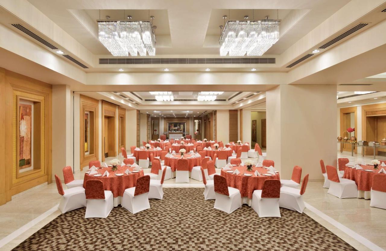 Hotel Radisson Noida Zewnętrze zdjęcie