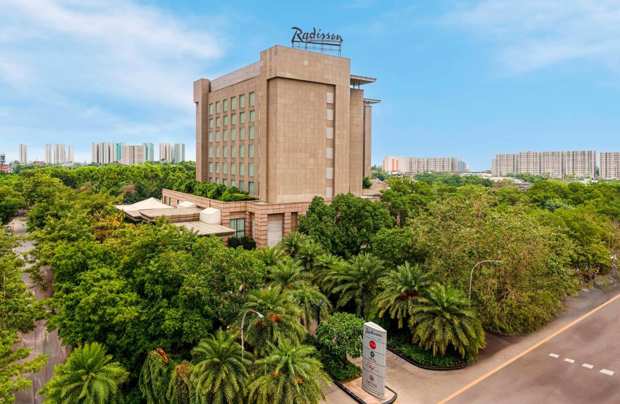 Hotel Radisson Noida Zewnętrze zdjęcie