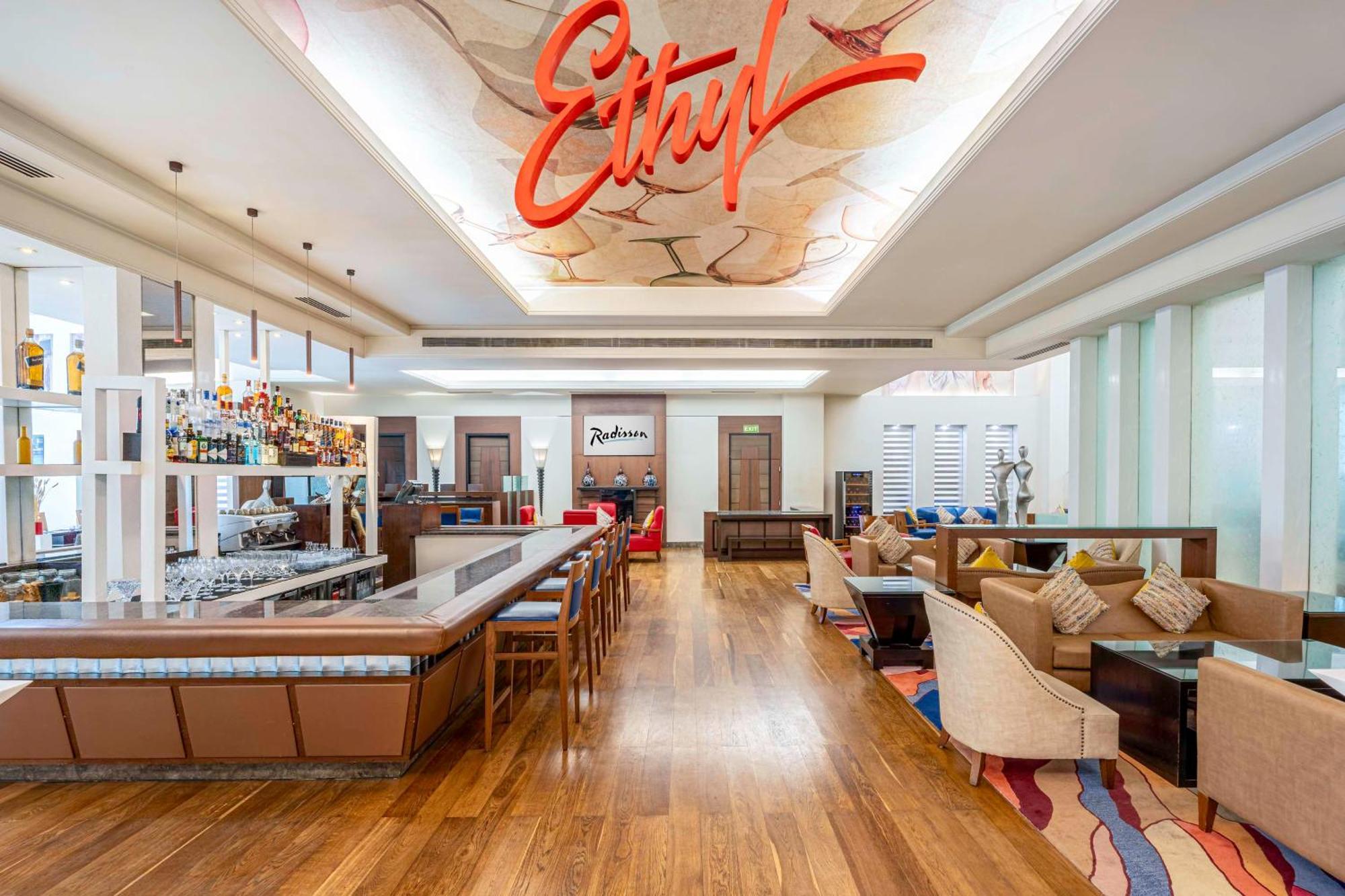 Hotel Radisson Noida Zewnętrze zdjęcie