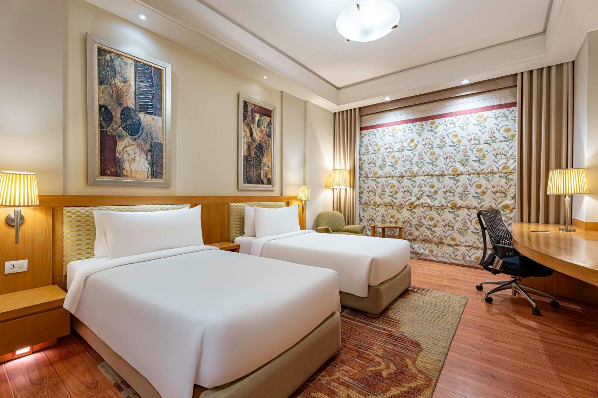 Hotel Radisson Noida Zewnętrze zdjęcie