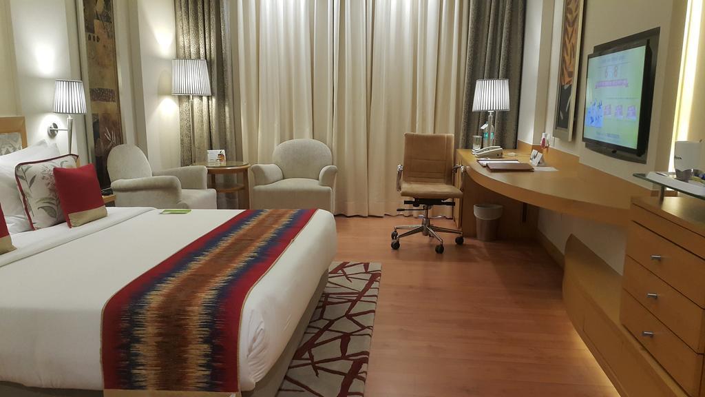 Hotel Radisson Noida Zewnętrze zdjęcie
