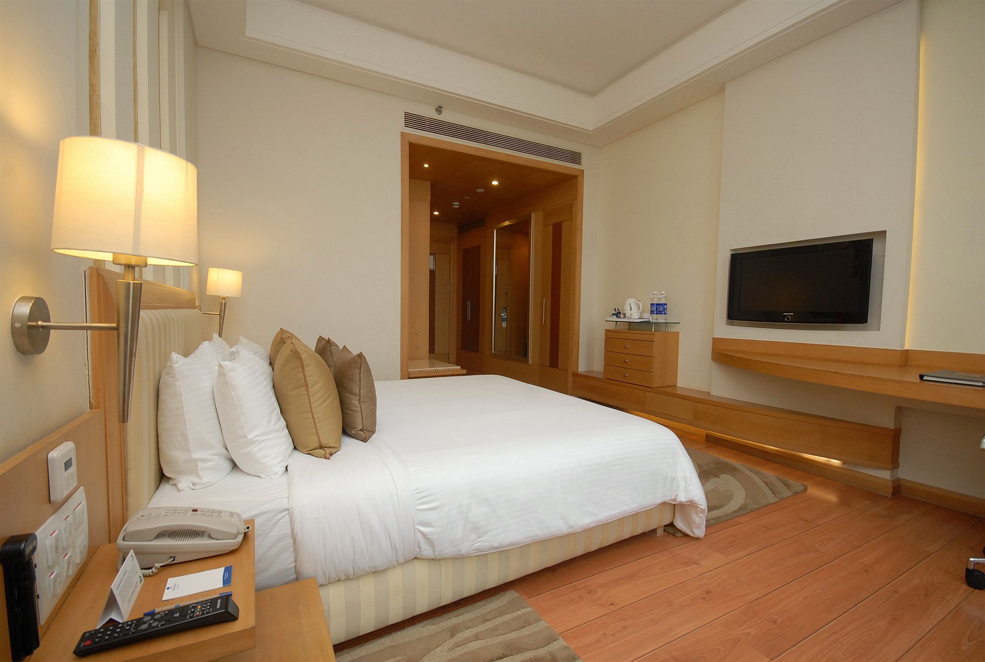 Hotel Radisson Noida Zewnętrze zdjęcie