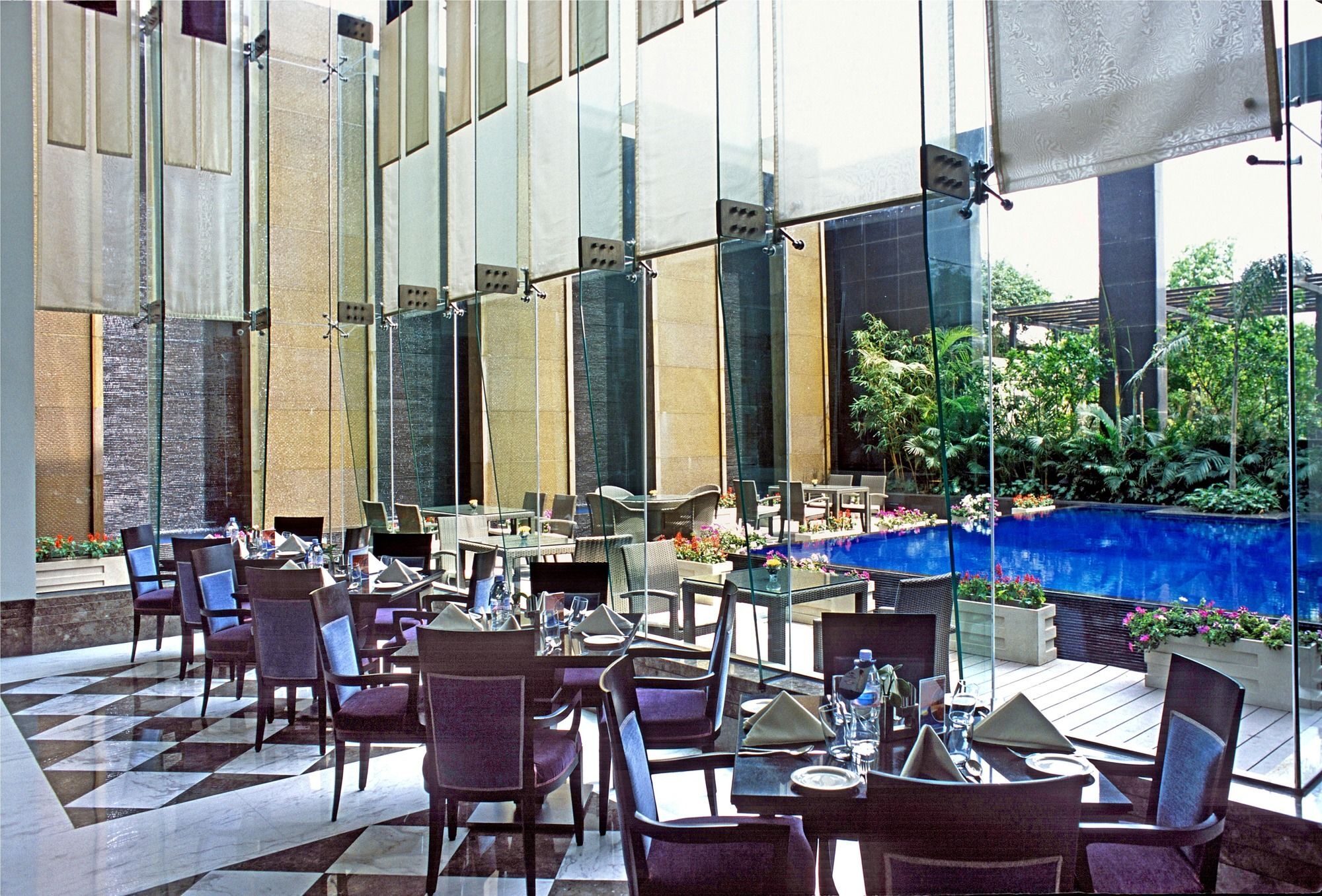 Hotel Radisson Noida Zewnętrze zdjęcie